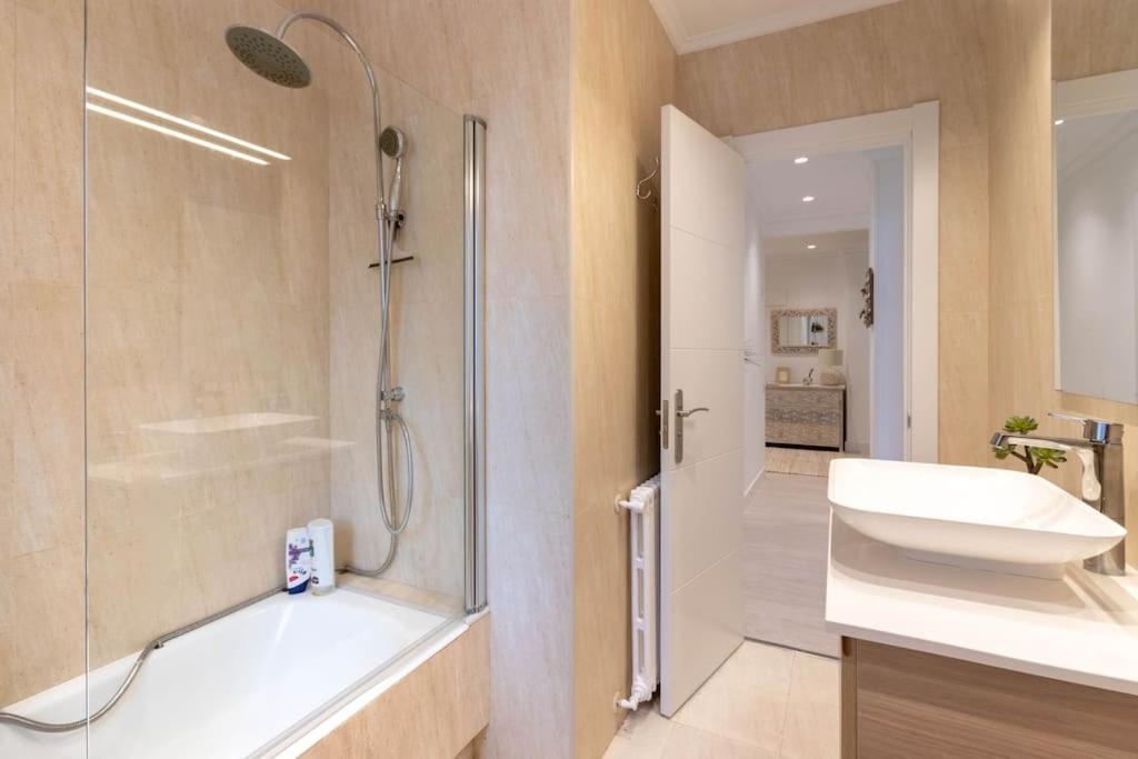 Apartamento Luxury Centro Bilbao Garaje Exterior photo